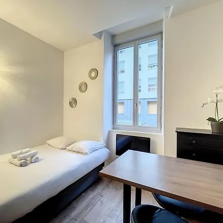 Cosy Studio, Debelle Lägenhet